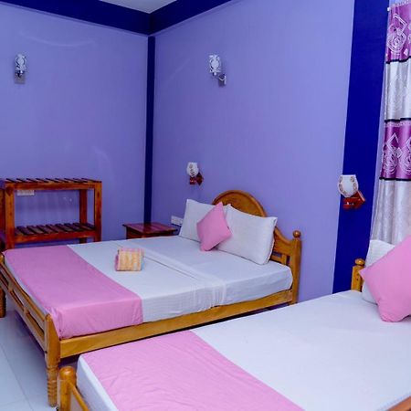 Snp Star Guest House Trincomalee Esterno foto