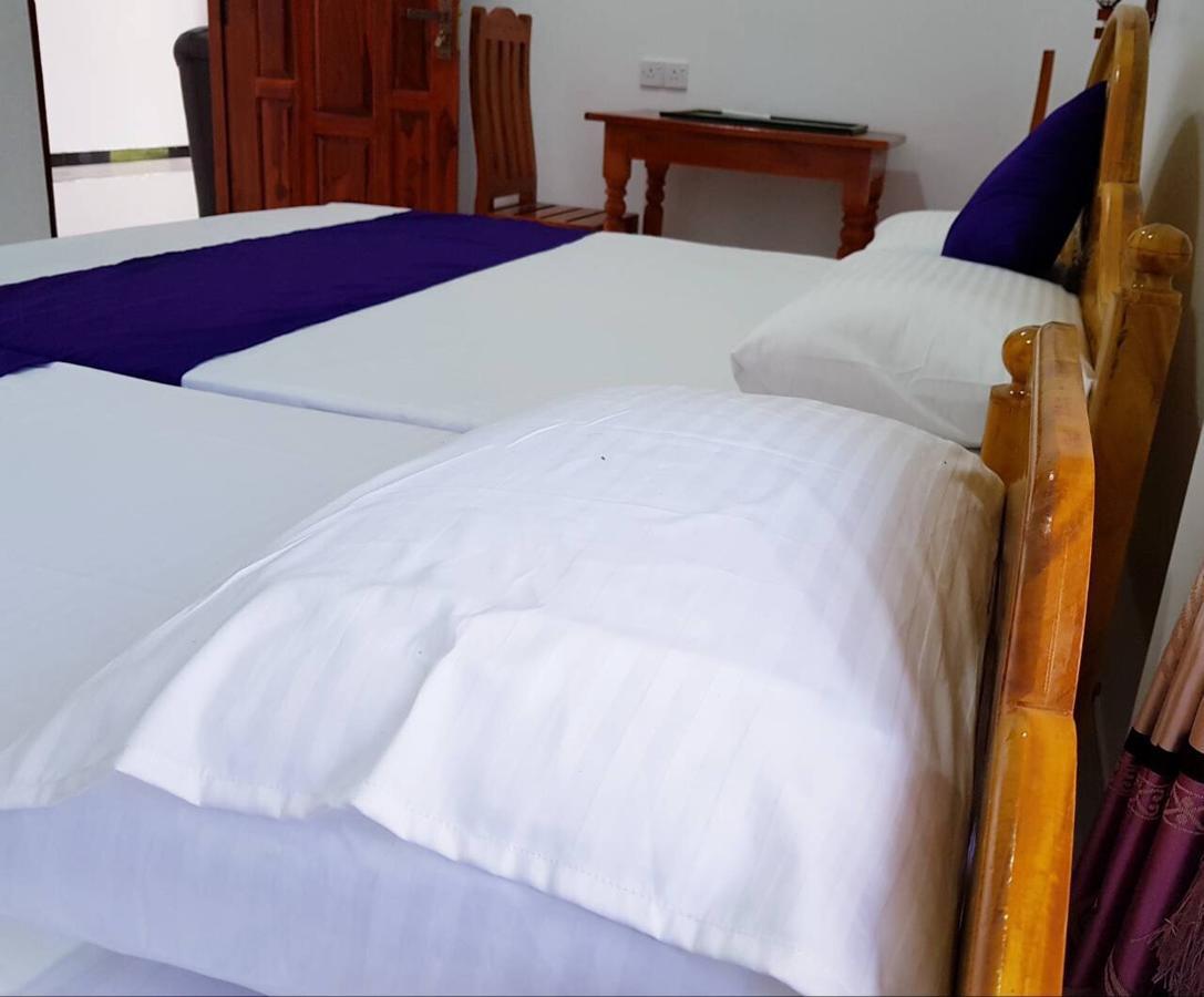 Snp Star Guest House Trincomalee Esterno foto