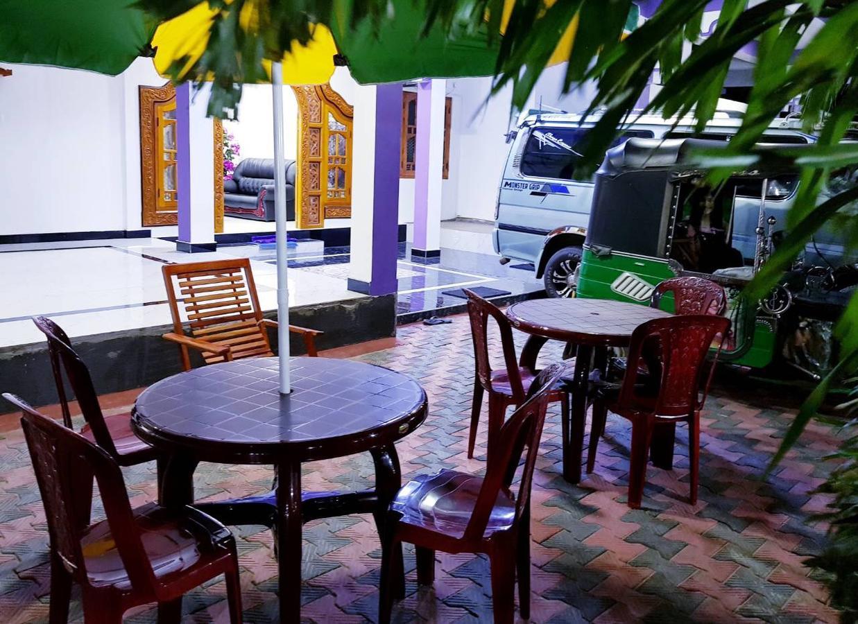 Snp Star Guest House Trincomalee Esterno foto