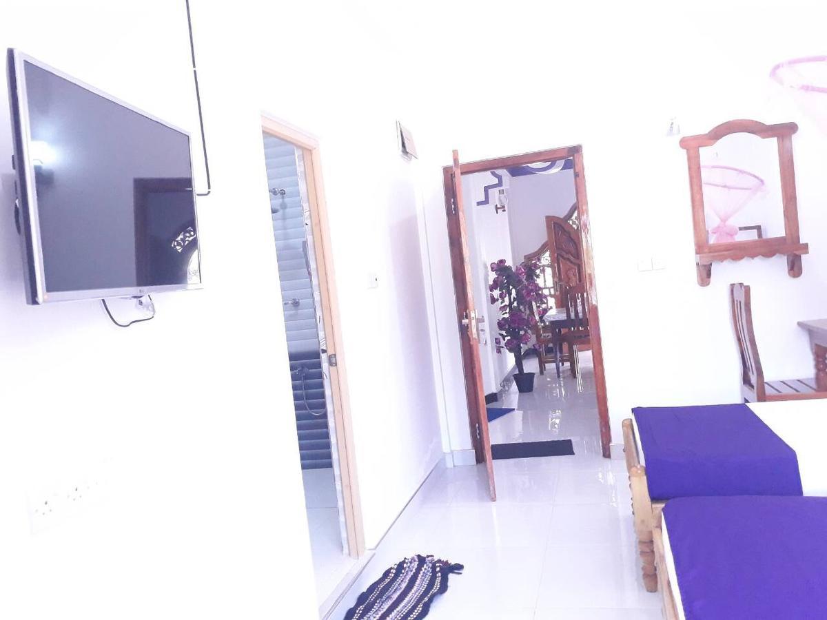 Snp Star Guest House Trincomalee Esterno foto
